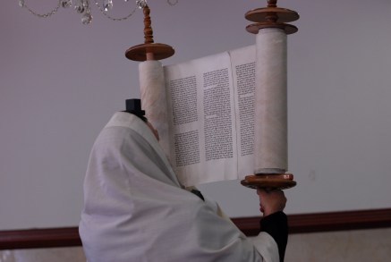 Raising the Sefer Torah, via Wikimedia Commons